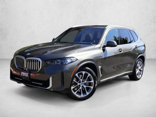 Manhattan Green Metallic 2026 BMW X5 PHEV xDrive50e