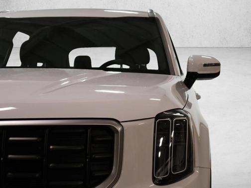 Glacial White Pearl 2023 Kia Telluride SX