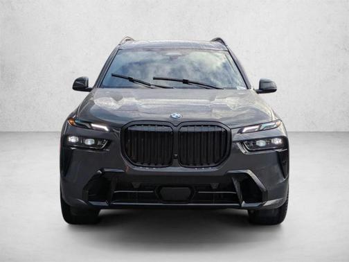 Gray Metallic 2026 BMW X7 xDrive40i