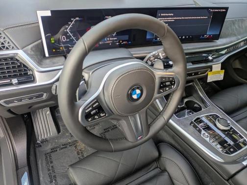 Gray Metallic 2026 BMW X7 xDrive40i