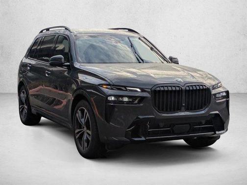 Gray Metallic 2026 BMW X7 xDrive40i