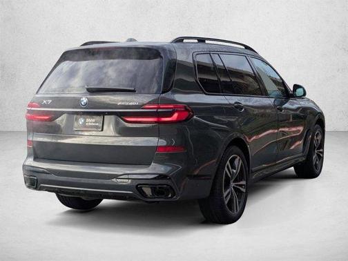 Gray Metallic 2026 BMW X7 xDrive40i