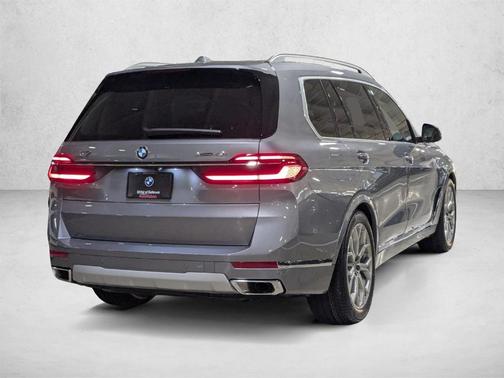 Gray Metallic 2026 BMW X7 xDrive40i