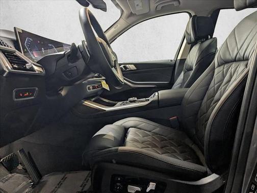 Gray Metallic 2026 BMW X7 xDrive40i