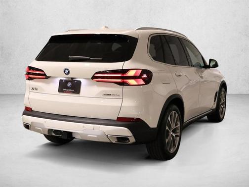 Alpine White 2026 BMW X5 PHEV xDrive50e
