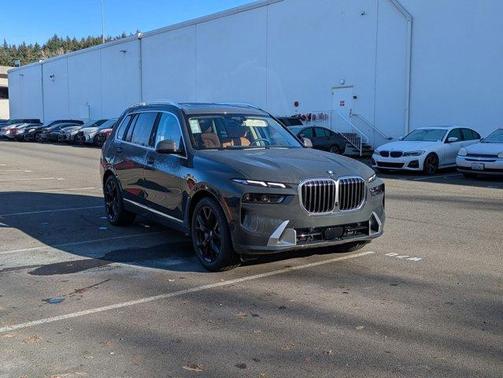 2025 BMW X7 xDrive40i