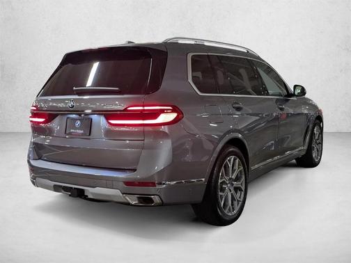 Gray Metallic 2026 BMW X7 xDrive40i