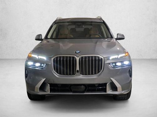 Gray Metallic 2026 BMW X7 xDrive40i