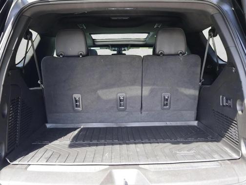 White 2022 Chevrolet Suburban Z71
