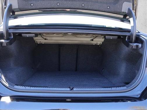 Black Sapphire Metallic 2026 BMW i5 xDrive40