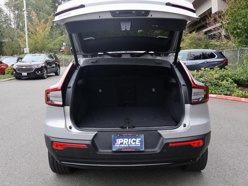 Silver 2023 Volvo C40 Recharge Pure Electric Twin Plus