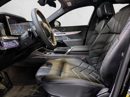 2026 BMW 750e xDrive