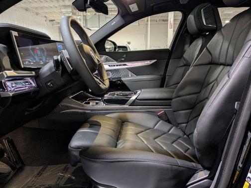 2026 BMW 750e xDrive