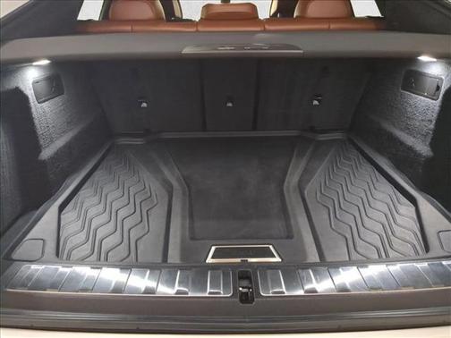 Mineral White Metallic 2023 BMW X6 M50i