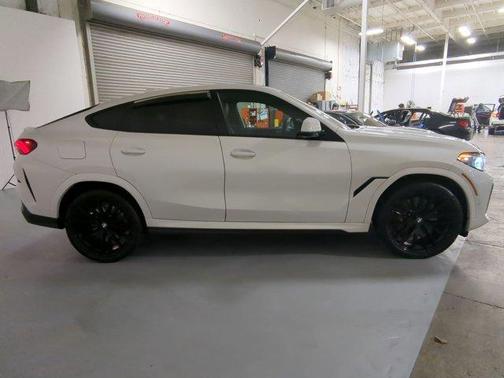 2023 BMW X6 M50i