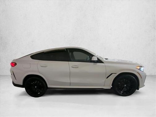 Mineral White Metallic 2023 BMW X6 M50i