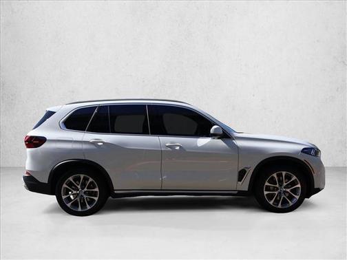 Alpine White 2024 BMW X5 xDrive40i