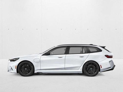 Alpine White 2027 BMW M5