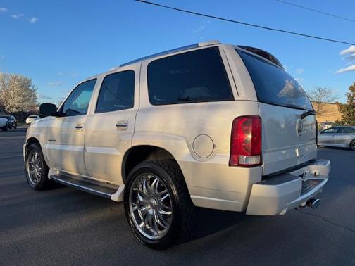 2003 Cadillac Escalade Base