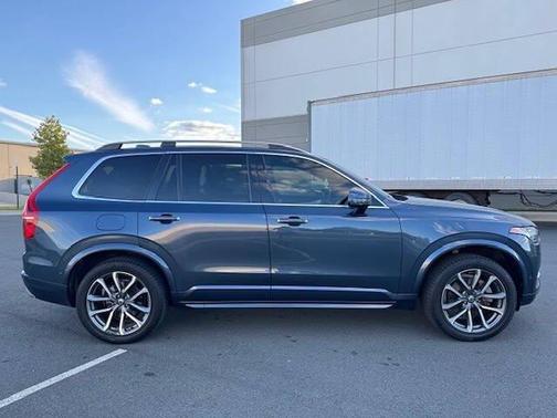 2018 Volvo XC90 T6 Momentum