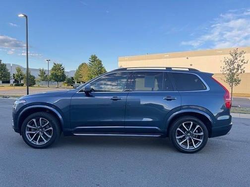 2018 Volvo XC90 T6 Momentum