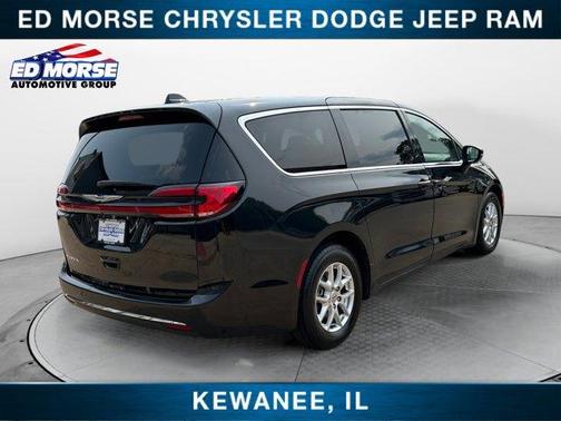 2023 Chrysler Pacifica Touring-L
