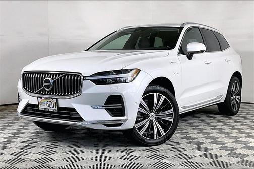 2023 Volvo XC60 Recharge Plug-In Hybrid T8 Plus Bright Theme