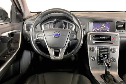 2018 Volvo V60 Cross Country T5