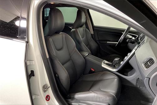 2018 Volvo V60 Cross Country T5