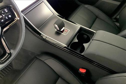 2026 Land Rover Range Rover Velar P250 Dynamic SE