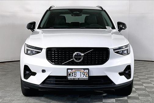 2023 Volvo XC40 B4 Ultimate Dark Theme