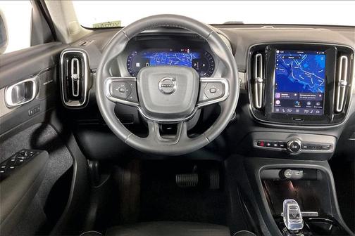 2023 Volvo XC40 B4 Ultimate Dark Theme