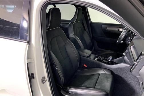 2021 Volvo XC40 T5 R-Design