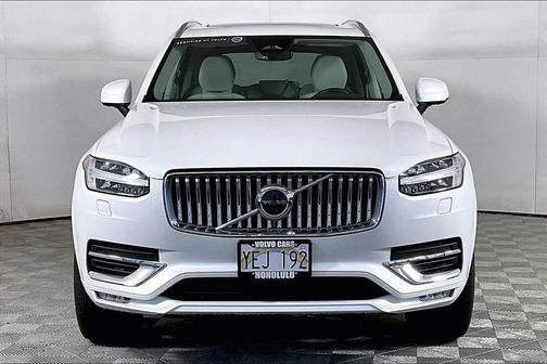 Crystal White 2023 Volvo XC90 B6 Plus 7-Seater