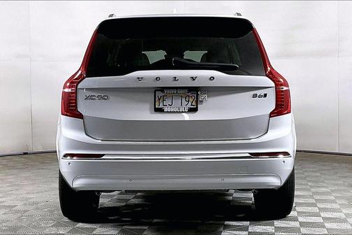 Crystal White 2023 Volvo XC90 B6 Plus 7-Seater
