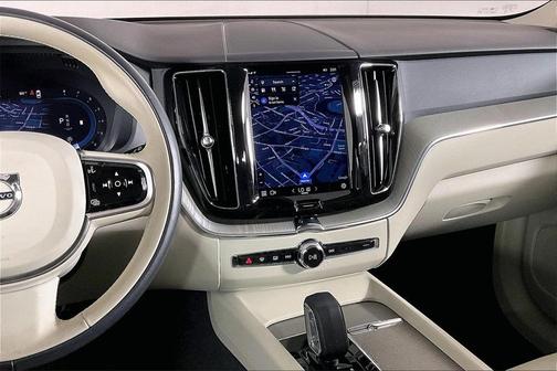 2023 Volvo XC60 B5 Plus Bright Theme
