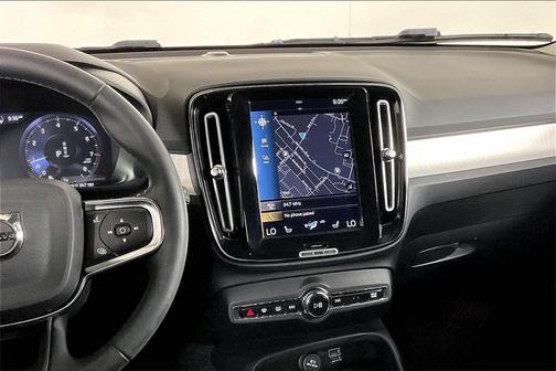 2022 Volvo XC40 T5 Momentum