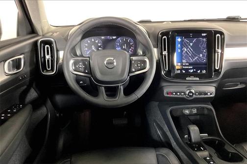 2022 Volvo XC40 T5 Momentum