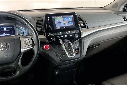 White Diamond Pearl 2019 Honda Odyssey EX-L