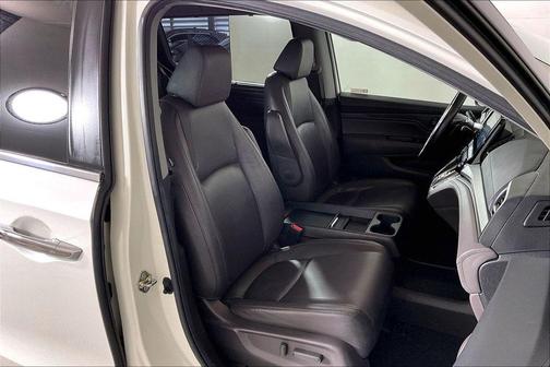 White Diamond Pearl 2019 Honda Odyssey EX-L