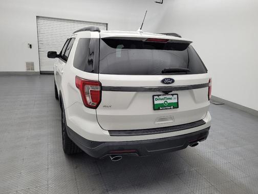 Magnetic Metallic 2018 Ford Explorer XLT