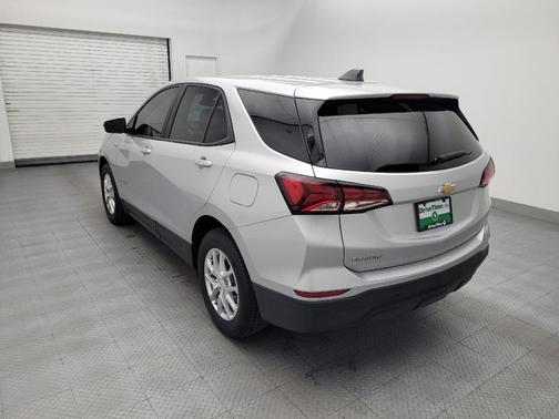 Silver Ice Metallic 2022 Chevrolet Equinox LS