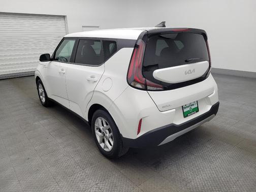 Snow White Pearl 2023 Kia Soul LX