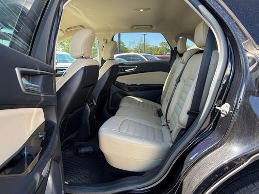 White Platinum Metallic Tri-Coat 2016 Ford Edge SEL