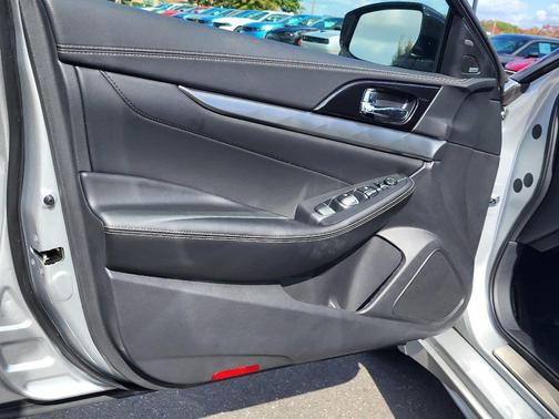 Hypersonic Red 2016 Toyota Prius Two