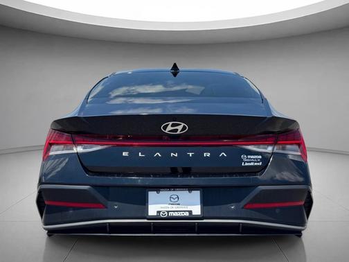 Abyss Black 2024 Hyundai ELANTRA Limited