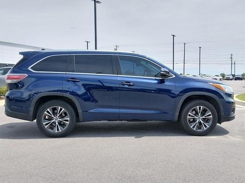 Nautical Blue Metallic 2016 Toyota Highlander XLE
