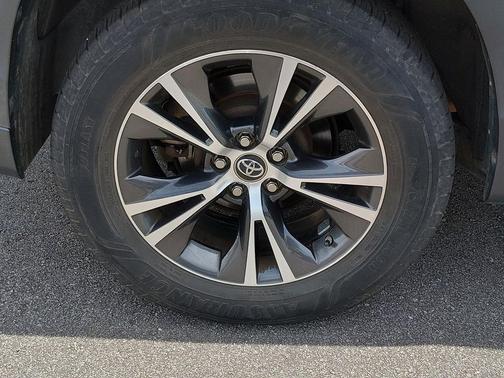 Nautical Blue Metallic 2016 Toyota Highlander XLE