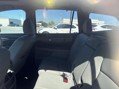 Lunar Silver Metallic 2022 Honda Pilot 2WD EX-L