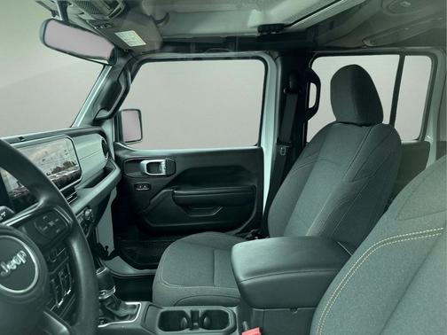Bright White Clearcoat 2024 Jeep Gladiator Nighthawk